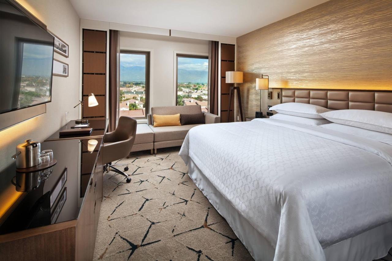 Sheraton Angeles Hotel