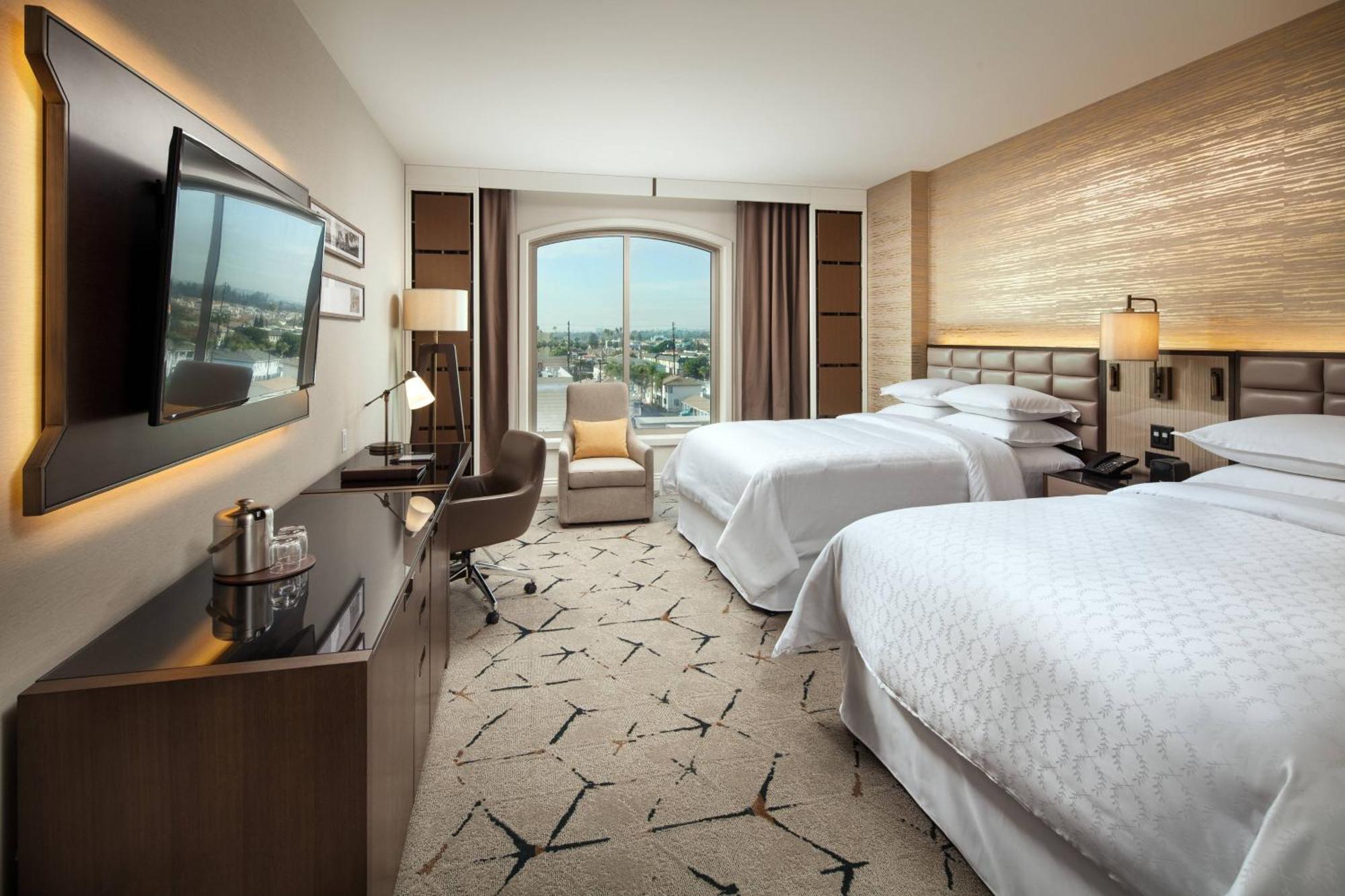 Sheraton Angeles Hotel